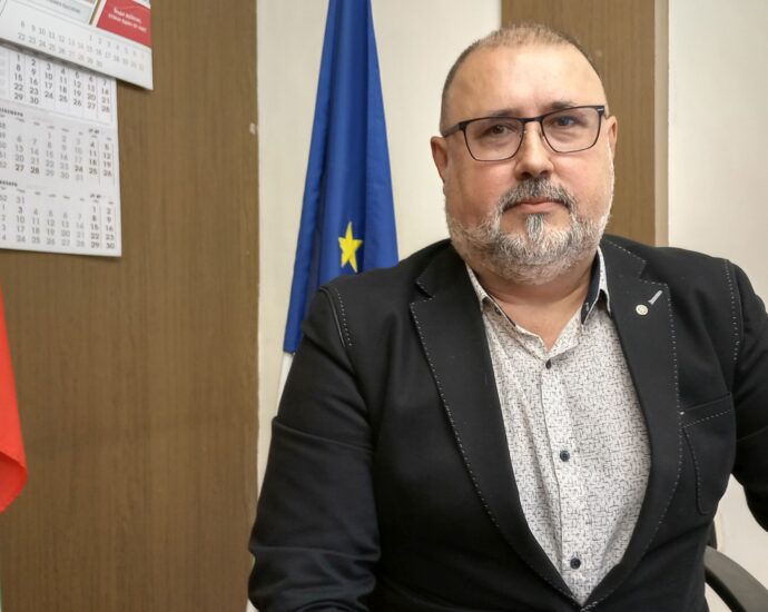 eiml enchev 311211 Вторият заместник областен управител Емил Енчев встъпи в длъжност