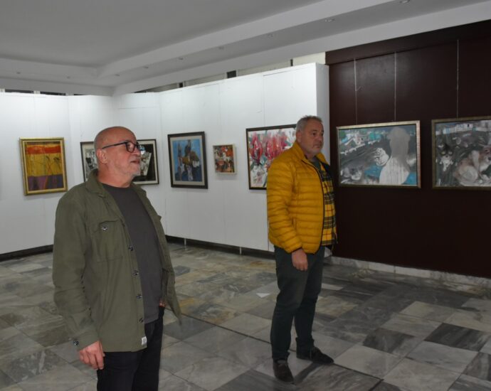 esenen salon 1811212 Традиционният Есенен салон в Ловеч отваря врати на тази вечер в Художествената галерия "Проф. Теофан Сокеров“