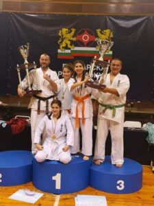 karate shampioni 111121 2 Каратеките от "SENSHI – до – Ловеч" спечелиха първо място в крайното класиране на Национална купа по киокушин в Шумен