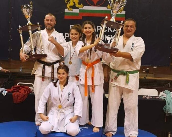 karate shampioni 111121 2 Каратеките от "SENSHI – до – Ловеч" спечелиха първо място в крайното класиране на Национална купа по киокушин в Шумен