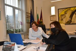 konf 3011211 Корнелия Маринова: „Считам, че проектът е една крачка към това да бъде чут гласа на гражданите - както по диагностицирането на проблемите, така и по тяхното решаване. Това е много важно - да усещат хората Европа близо до нас.“