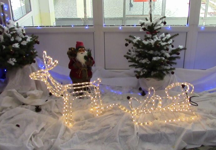ukrasa 2411211 Община Ловеч стартира конкурс за външна коледна украса в училищата и детските градини на територията на общината