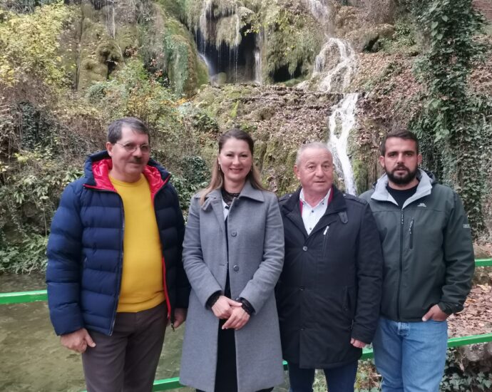 viara emilova letnica 101121 2 ВЯРА ЕМИЛОВА, ВОДАЧ НА ЛИСТАТА НА „БСП ЗА БЪЛГАРИЯ” НА СРЕЩА В ОБЩИНА ЛЕТНИЦА ВЯРА ЕМИЛОВА: БСП ИМА ПЛАН ЗА РАЗВИТИЕ НА РЕГИОНИТЕ И ОБЩИНИТЕ