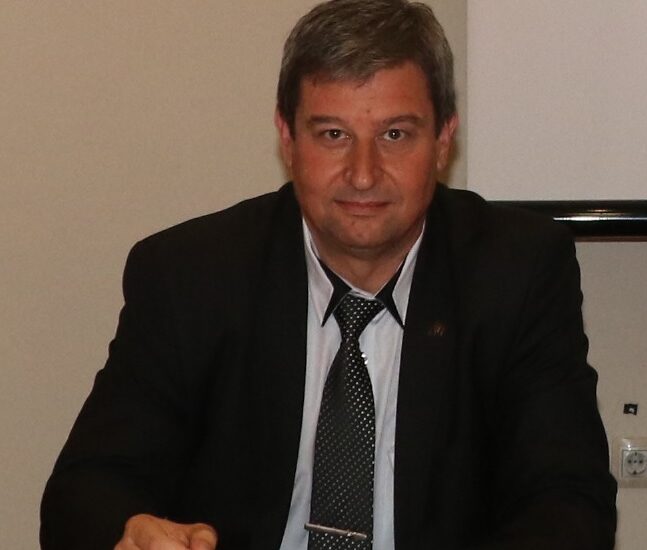 julian petrov 612211 Синдикат „Образование“ иска оставката на министър Кацаров за образователен геноцид към българските ученици!