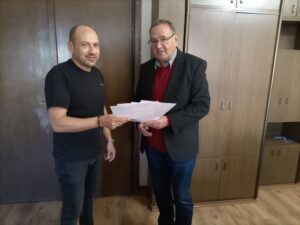 milko 212211 Зам. областният управител Недялков предаде обещания проект за решение за освобождаване от тротоарно право