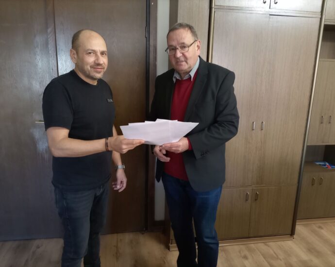 milko 212211 Зам. областният управител Недялков предаде обещания проект за решение за освобождаване от тротоарно право