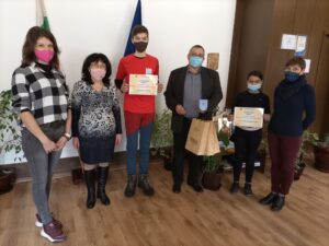 ou deca nagradi 1612211 Областният управител Светослав Славчев награди двете училища, най-активни в спорта у нас - СУ „Васил Левски“ – с. Черни Осъм, и ОУ „Св. Св. Кирил и Методий“ – Ловеч