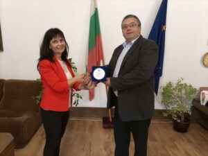 ou doncheva 31221 2 Областният управител с плакет за отлично сътрудничество от Центъра за подкрепа на приобщаващото образование