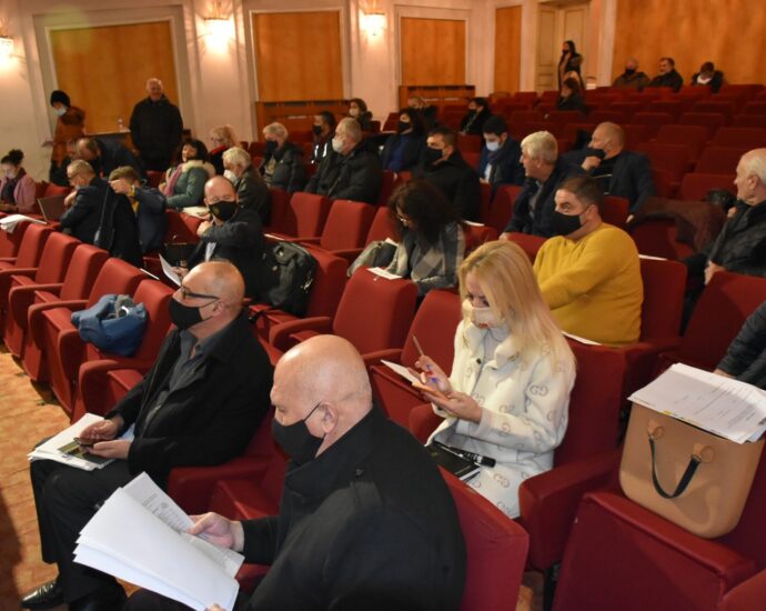 sesiya obs 2112211 От 01.01.2022 до края на извънредната епидемична обстановка и два месеца след нейната отмяна, в Ловеч няма да се плаща "тротоарно право"