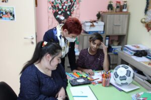 teteven den 31221 9 Д-р Мадлена Бояджиева посети центровете, работещи с деца, младежи и възрастни със специални потребности по случаи Международния ден на хората с увреждания
