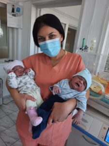 FB IMG 1643644583790 Хубава, хубава новина! Близнаците Габриела и Димитър се родиха в ловешката болница