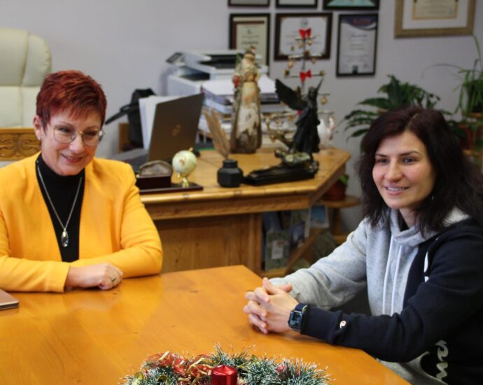 box krasteva teteven 110122 4 Олимпийската шампионка по бокс Стойка Кръстева се срещна с кмета на Община Тетевен д-р Мадлена Бояджиева