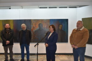 izlojba enev 180122 1 Вчера в Художествена галерия „Проф. Теофан Сокеров“ в Ловеч е била открита изложбата „Портретът“ на Никола Енев