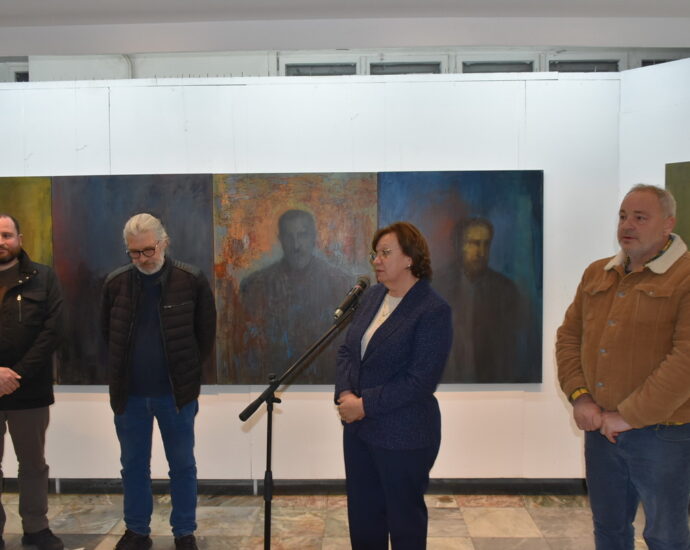 izlojba enev 180122 1 Вчера в Художествена галерия „Проф. Теофан Сокеров“ в Ловеч е била открита изложбата „Портретът“ на Никола Енев