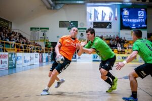 osam nadball 1801221 1 Хандбалистите на "Осъм" Ловеч, макар и без половината си състав, спечелиха трудна и важна победа срещу "Добруджа"