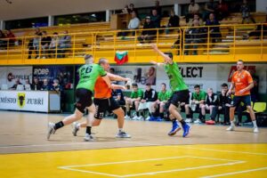 osam nadball 1801221 2 Хандбалистите на "Осъм" Ловеч, макар и без половината си състав, спечелиха трудна и важна победа срещу "Добруджа"