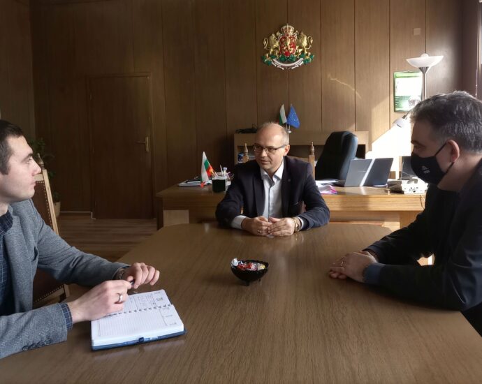 ou arabadjiev 3101221 Областният управител Виктор Стойчев и народния представител от Ловеч Искрен Арабаджиев са обсъдили политиките на правителството и на управляващото мнозинство