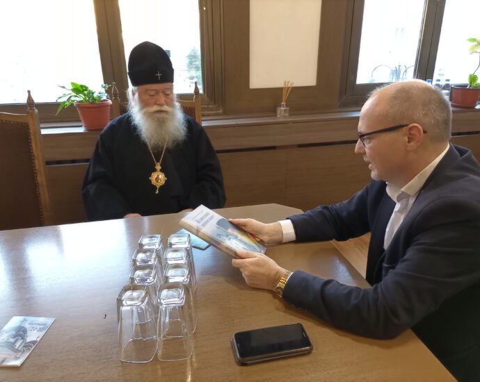 ou garviil 2101221 Ловчанският митрополит Гавриил благослови новият Областен управител Виктор Стойчев