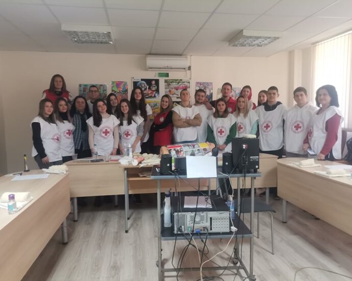 red cross 2001221 БЪЛГАРСКИ МЛАДЕЖКИ ЧЕРВЕН КРЪСТ ЛОВЕЧ ОТЧЕТЕ ДЕЙНОСТТА СИ ЗА 2021
