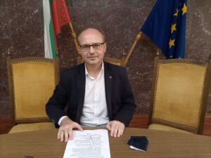 viktor ou 2001221 Започнало е източването на амоняка от хладилната инсталация на „Мелта 90“ АД в Ловеч