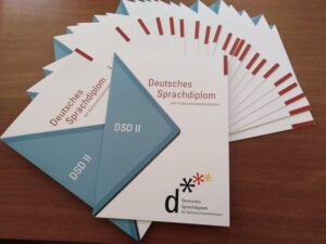 certificate 2202221 ОТЛИЧНИ РЕЗУЛТАТИ НА ИЗПИТА ПО НЕМСКИ ЗА DSD II В ЛОВЕШКАТА ЕЗИКОВА ВЪПРЕКИ 2 ГОДИНИ ОНЛАЙН ОБУЧЕНИЕ