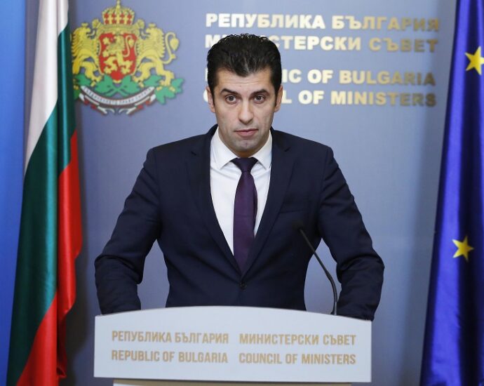 kiril petkov 2802221 Премиерът Петков: Ще предложа на кабинета да вземе решение за освобождаване на Стефан Янев от поста министър на отбраната