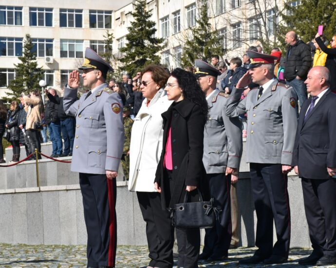 kmet voenni 2502221 Община Ловеч и НВУ „Васил Левски“ ще подпишат меморандум за сътрудничество