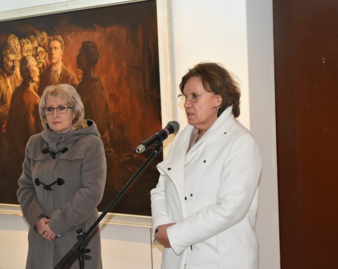 marinova izlojba levski 1702221 Кметът на Община Ловеч Корнелия Маринова: Като граждани нека да бъдем достойни за живота и делото на Васил Левски