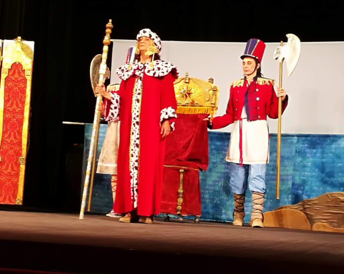 muzikalen teater lovech 802221 Музикален театър – Ловеч представя на своите малки и големи почитатели пиесата "Рибарят и златната рибка"