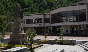 proekt mladejki dom 1502222 „НАДЕЖДА ВИ СТРОЙ“ ЕООД и кмета Маринова подписаха договора за ремонт на Младежки дом в Ловеч