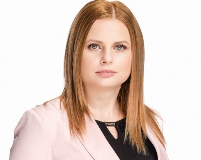 красимира цекожа 1802221 По покана на инж. Красимира Цекова от Възраждане Ловеч, в града пристигат трима народни представители от ПГ на Възраждане