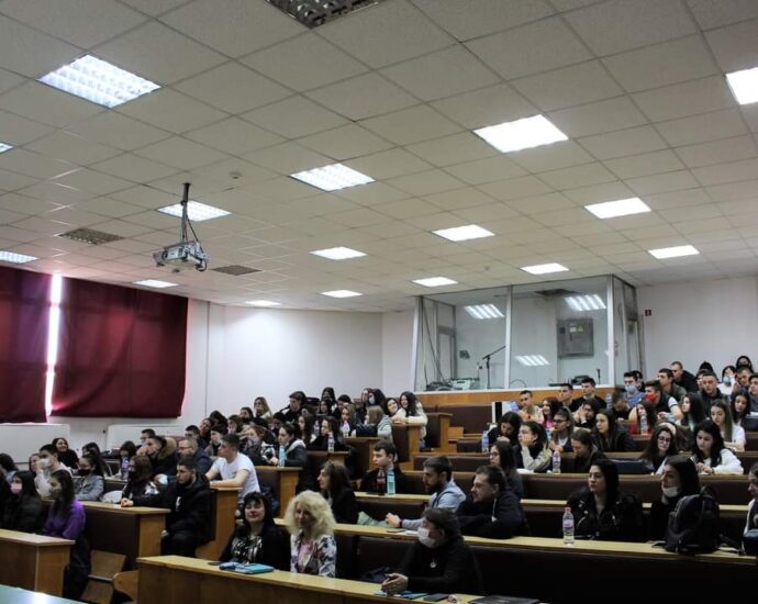obuchenie vtu 2403221 2 Единадесетокласници от Езиковата гимназия в Ловеч проведоха обучение във Великотърновския университет