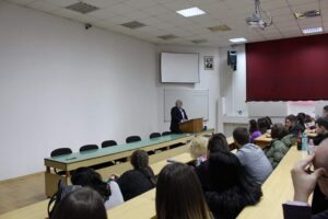 obuchenie vtu 2403221 4 Единадесетокласници от Езиковата гимназия в Ловеч проведоха обучение във Великотърновския университет