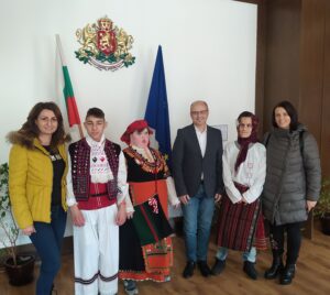 ou martenici 103221 Областният управител посрещна гости от двата детски центъра за деца и младежи с увреждания в Ловеч