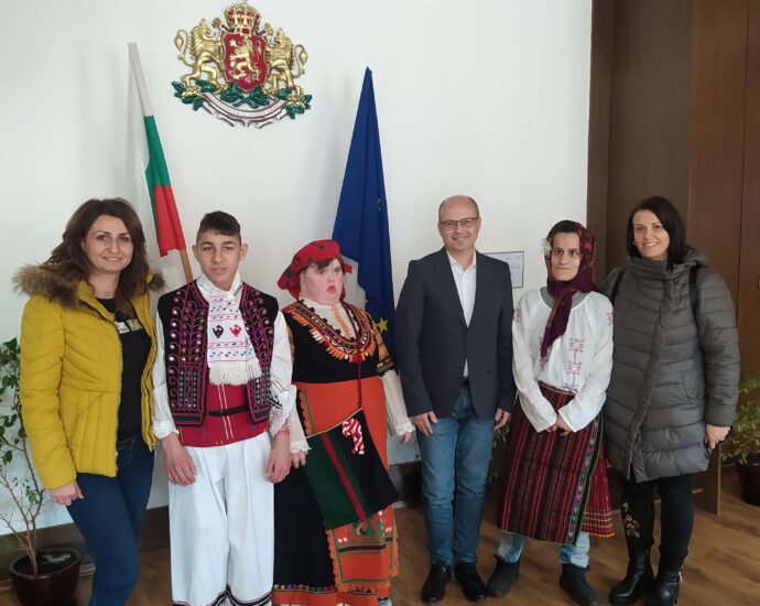 ou martenici 103221 Областният управител посрещна гости от двата детски центъра за деца и младежи с увреждания в Ловеч