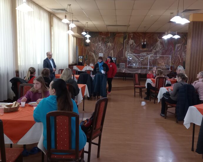 ribarica bejanci 1503221 2 Областния управител се срещна с настанените в Рибарица украински граждани