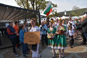 cvetnica 1604221 2 Кметът на Община Ловеч Корнелия Маринова откри на Лазаровден пролетния празник „Цветница Ловеч 2022“