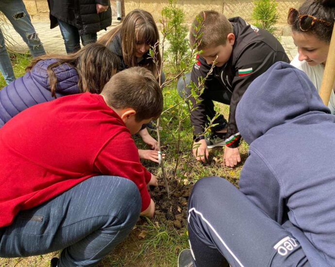 den zemia 2204221 10 Ученици от 9 ловешки училища се включиха Международния ден на Земята