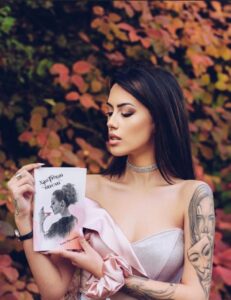 elica 804221 Дебютната книга “ХаоТИчни Мисли” на Елица Преславова ще бъде представена в Културно-образователен център и музейна сбирка "Д-р Васил Радославов"