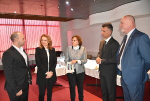 forum romania 12042218 Десетки фирми участваха във форум в Ловеч за развитие на успешен бизнес между България и Румъния