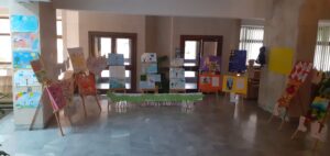 izlojba dec ou 504221 1 Областният управител Виктор Стойчев откри днес детската изложба „Слънце за всички“