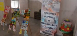 izlojba dec ou 504221 3 Областният управител Виктор Стойчев откри днес детската изложба „Слънце за всички“