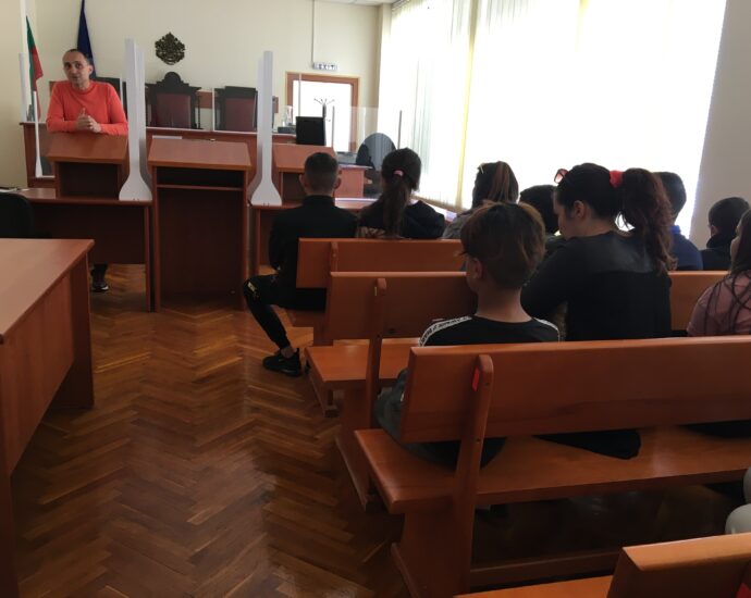 otvoreni vrati sad 1904221 8 В Деня на отворени врати десетки ученици се запознаха с дейността на Окръжен съд - Ловеч