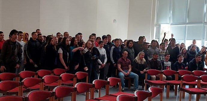 pic 1404221 1 Представители от Терапевтичен център „Св. Илия“- гр. Габрово, разговаряха на 13 и 14 април 2022 г. с ученици от ловешки гимназии