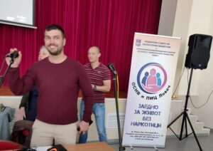 pic 1404221 4 Представители от Терапевтичен център „Св. Илия“- гр. Габрово, разговаряха на 13 и 14 април 2022 г. с ученици от ловешки гимназии