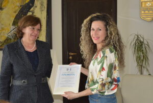 sestri nagradi 404221 1 Дни преди 7 април - Световен ден на здравето и професионален празник на здравните работници, в Община Ловеч наградиха шест медицински специалисти, работещи в сферата на здравеопазването към общината