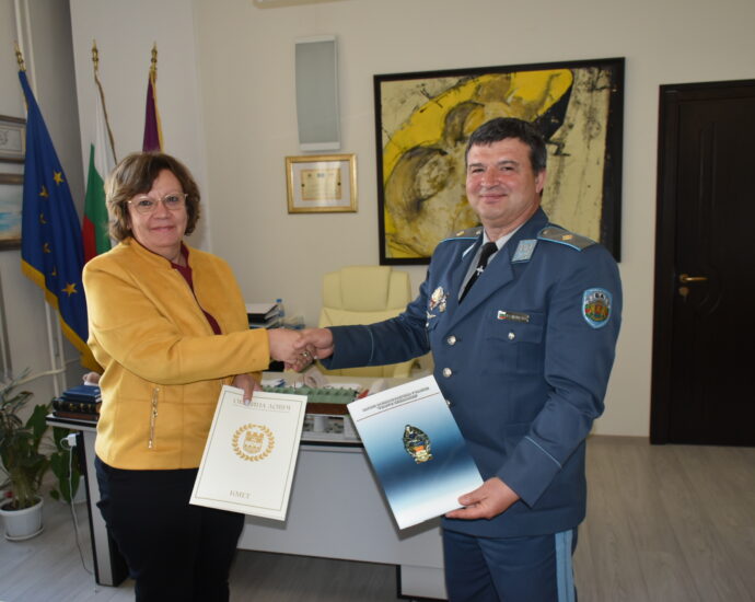 sporazumenie millitary 2604221 2 Днес е подписано Споразумение за разбирателство и сътрудничество между Община Ловеч и Висше Военновъздушно училище „Георги Бенковски“ Долна Митрополия
