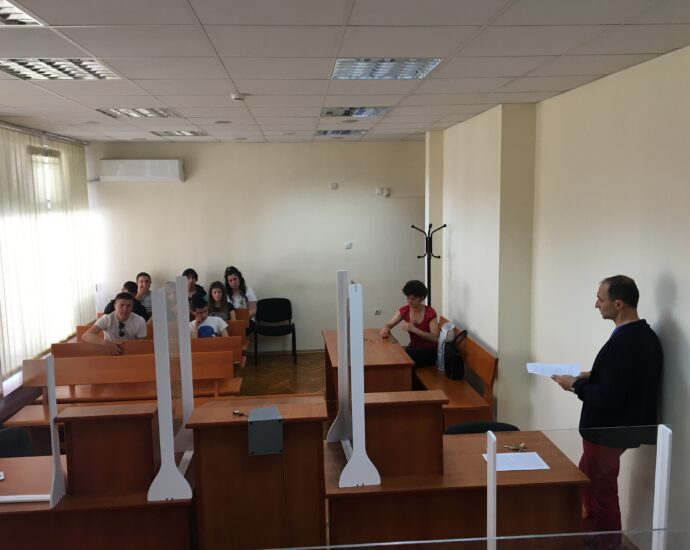 diskusia sad 14052212 В Окръжен съд – Ловеч: ученици обсъждаха темата с домашното насилие