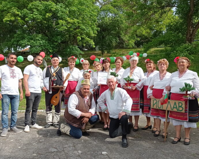 joglav nagrada 9052213 Фолклорна група „Югла“ към народно читалище „Пробуда 1926 г.“ се завърна с купа от фолклорния фестивал „Данфорови ритми“ в село Галич