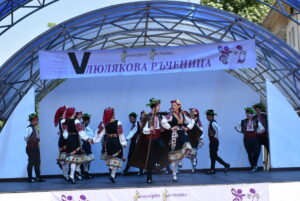 liuliakova rachenica 1405221 4 Шестият фолклорен фестивал " Люлякова ръченица" ще се проведе в Ловеч в събота, 13 май 2023 г.